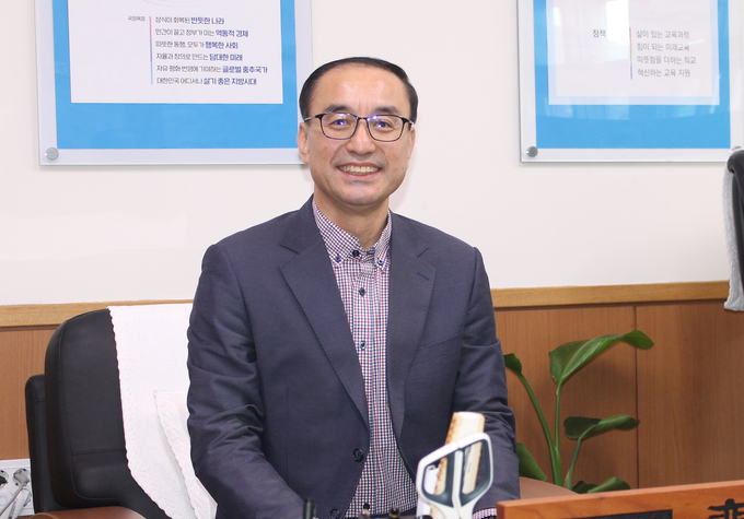 ▲ 배학섭 석적초등학교장.