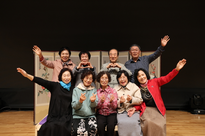 ▲ 대구 군위군삼국유사교육문화회관이 오는 22일 오후 4시, 대공연장에서 ‘예술인 군위’  총 5개팀이 참여해 공연을 펼친다(사진은 희희락락 연극팀). 군위군