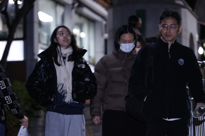 ▲ 2026학년도 대학수학능력시험이 치러진 13일 오후 대구 수성구 혜화여자고등학교에서
수능시험을 마친 수험생들이 학교를 나오고 있다.김영환 기자 yhk@kyongbuk.com