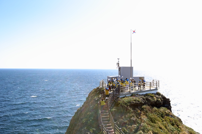 ▲ ‘2025 역사·지리교사 독도탐방’ 교사들이 지난 11일부터 14일까지 울릉도와 독도의 역사·지질·생태를 직접 체험했다. 사진 경북일보