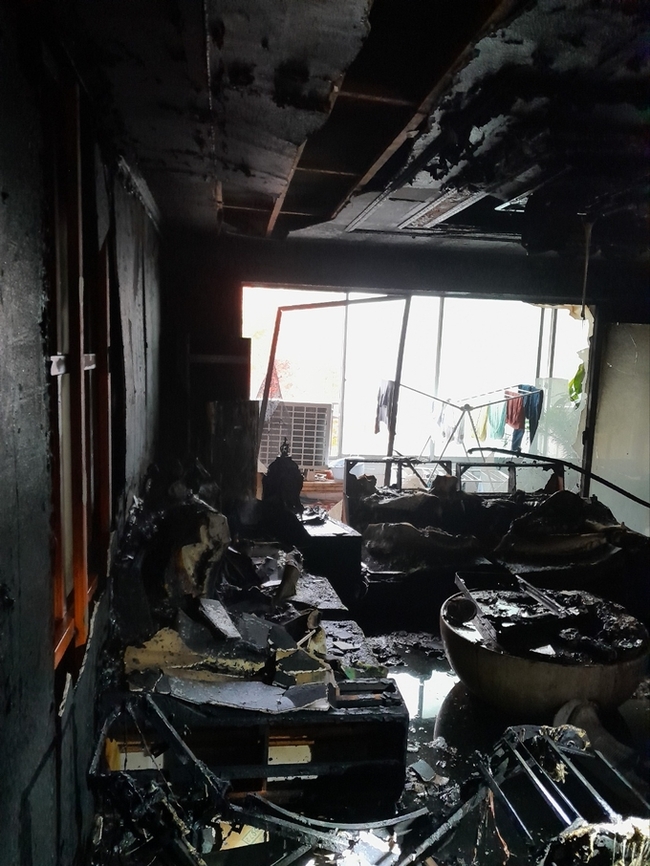 ▲ 17일 오후 2시 55분께  대구 달서구 월성동 한 아파트에서 불이 났다.  대구소방안전본부