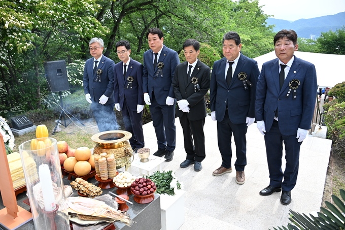 ▲ 지난 6월 6일 제70회 현충일 추념식에 참석한 나영완 의원.