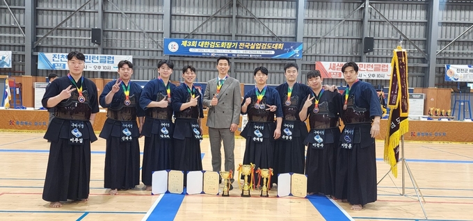 ▲ 실업검도대회에서 단체전 3위를 차지한 구미시청 검도팀