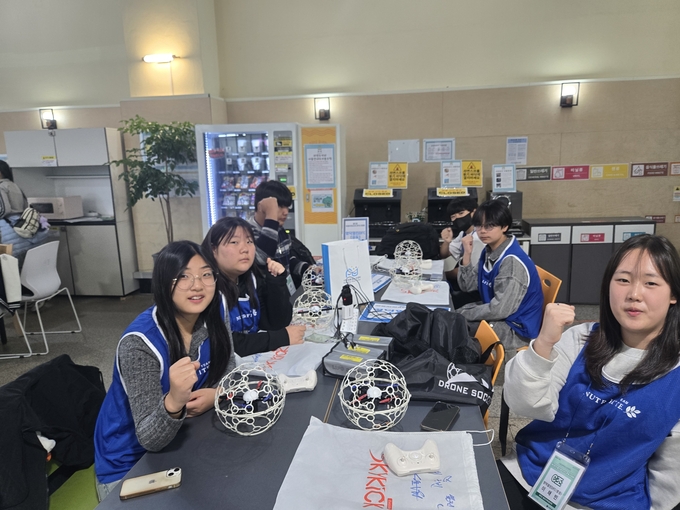 ▲ 제5회 서울시 청소년 드론축구대회에 참가한 영덕 열린 유소년 드론축구단.