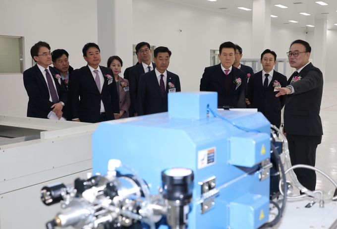 ▲ 18일 블루밸리 국가산업단지에서 그래핀스퀘어 포항공장 준공식이 열렸다.