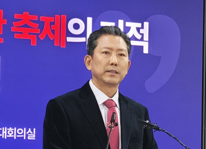 ▲ 김장호 구미시장이  축제 100만 돌파 언론브리핑을 하고있다. 이봉한기자