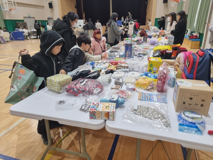 ▲ 플리마켓, 나눔마켓, 체험부스, 도전부스 등 다양한 프로그램이 펼쳐졌다. 사진 울릉교육지원청