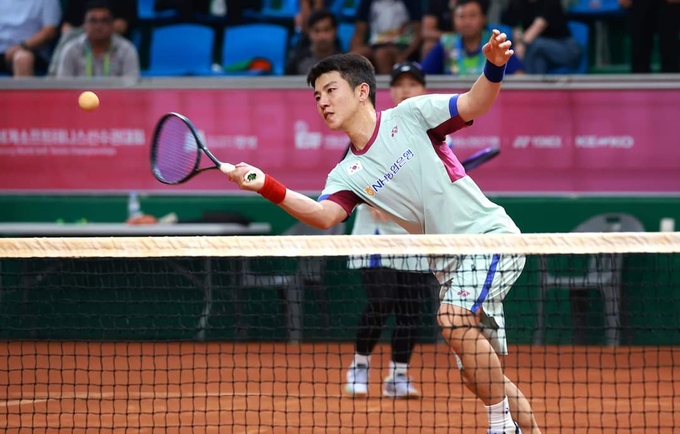 ▲ 대한민국 체육훈장 ‘청룡장’을 수훈하게 된 문경시청 소프트테니스단 김범준 선수