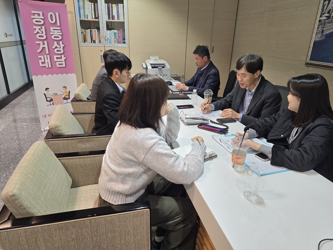 ▲ 포항상공회의소는 19일 1층 비즈니스종합지원센터에서 지역 기업을 대상으로 한 공정거래 이동상담실을 운영했다.