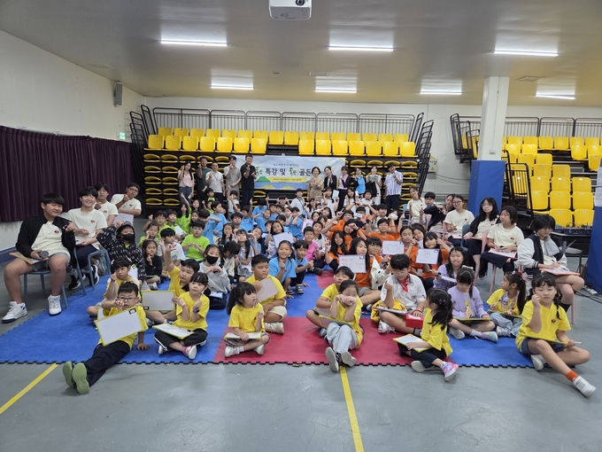 ▲ ‘독도 골든벨’이 진행되며 교육 분위기는 절정을 이뤘다.  사진 울릉군