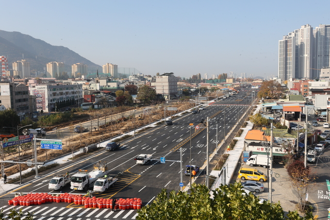 ▲ 대구3차순환도로 동편 구간 개통기념 행사가 20일 오후 대구 남구 대구도서관 남편 인근에서 열리고 있다.김영환 기자 yhk@kyongbuk.com