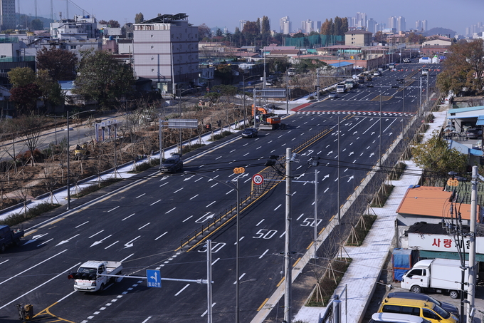 ▲ 대구3차순환도로 동편 구간 개통기념 행사가 20일 오후 대구 남구 대구도서관 남편 인근에서 열리고 있다.김영환 기자 yhk@kyongbuk.com