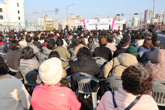 ▲ 대구3차순환도로 동편 구간 개통기념 행사가 20일 오후 대구 남구 대구도서관 남편 인근에서 열린 가운데 조재구 대구 남구청장이 인사말을 하고 있다.김영환 기자 yhk@kyongbuk.com