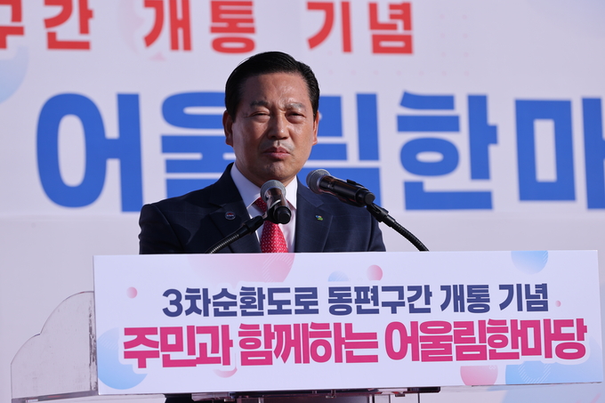 ▲ 대구3차순환도로 동편 구간 개통기념 행사가 20일 오후 대구 남구 대구도서관 남편 인근에서 열린 가운데 조재구 대구 남구청장이 인사말을 하고 있다.김영환 기자 yhk@kyongbuk.com