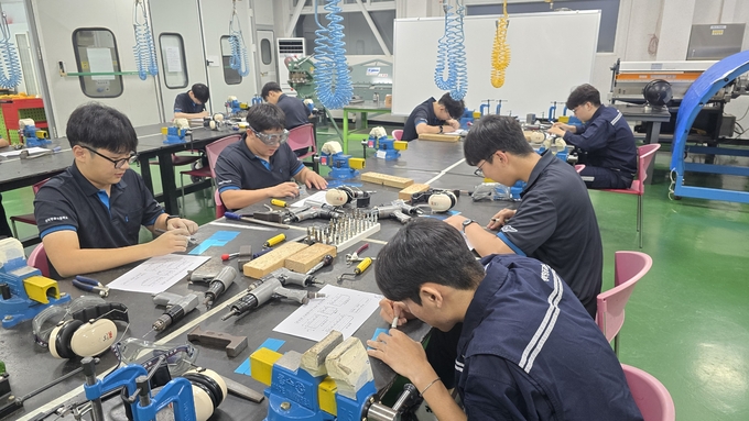 ▲ 경북항공고 항공정비 교육 선도