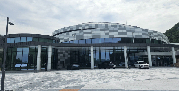 ▲ 올해 6월 준공 후 처음 공개된 의성종합체육관 전경. 경북일보 DB