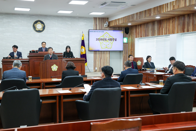 ▲ 회기 첫날 열린 제1차 본회의에서는 「2026년도 예산안 제출에 따른 군수 시정연설」이 진행됐다. 사진 울릉군