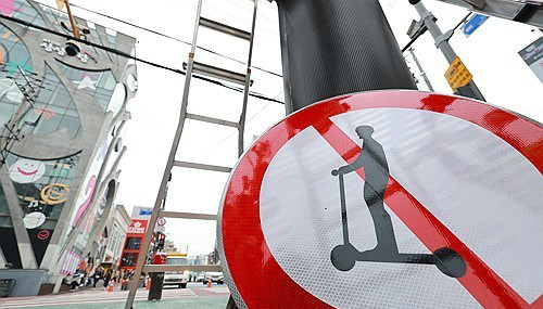 ▲ ‘킥보드 없는 거리’인 서울 마포구 홍대 레드로드의 모습.연합