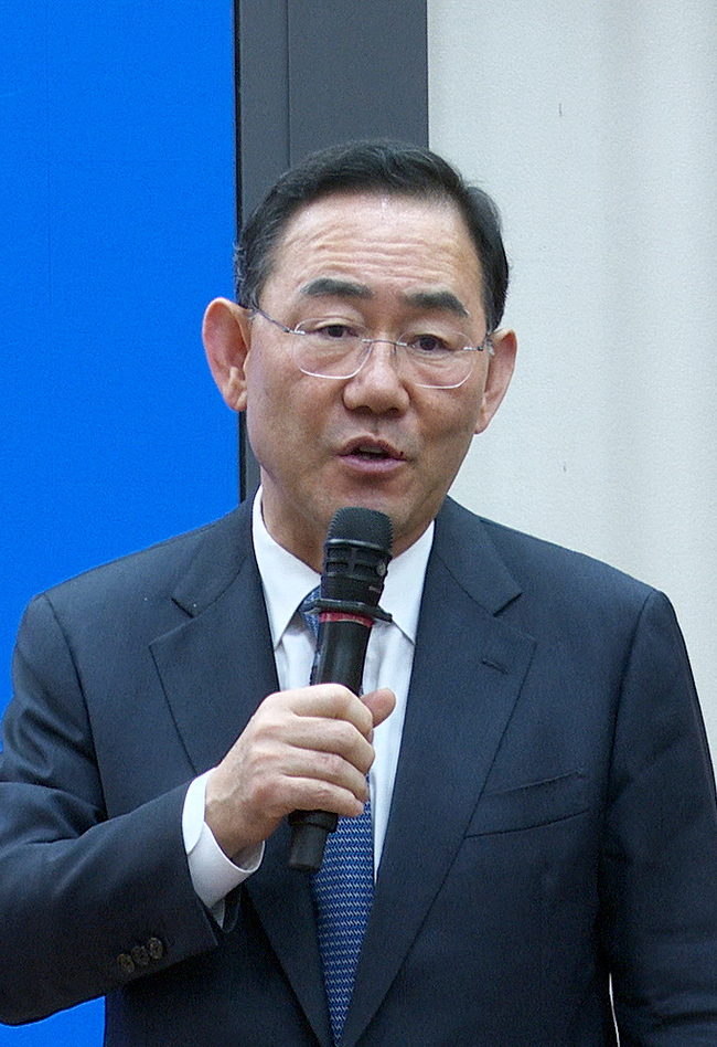 ▲ 24일 국회의원회관에서 열린 ‘정부 주도 군 공항 이전을 위한 특별법 개정 긴급토론회’를 공동 개최한 주호영 국회부의장이 환영사를 하고 있다. 황재승 기자