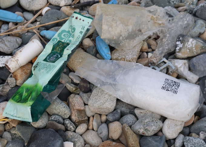 ▲ 영덕 백석 해변에서 발견된 마약 의심 물질.-울진해경 제공-