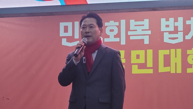 ▲ 국민의힘 장동혁 대표가 구미역광장에서 열린 민생회복 법치수호 국민대회에서 지지를 호소하고있다.
